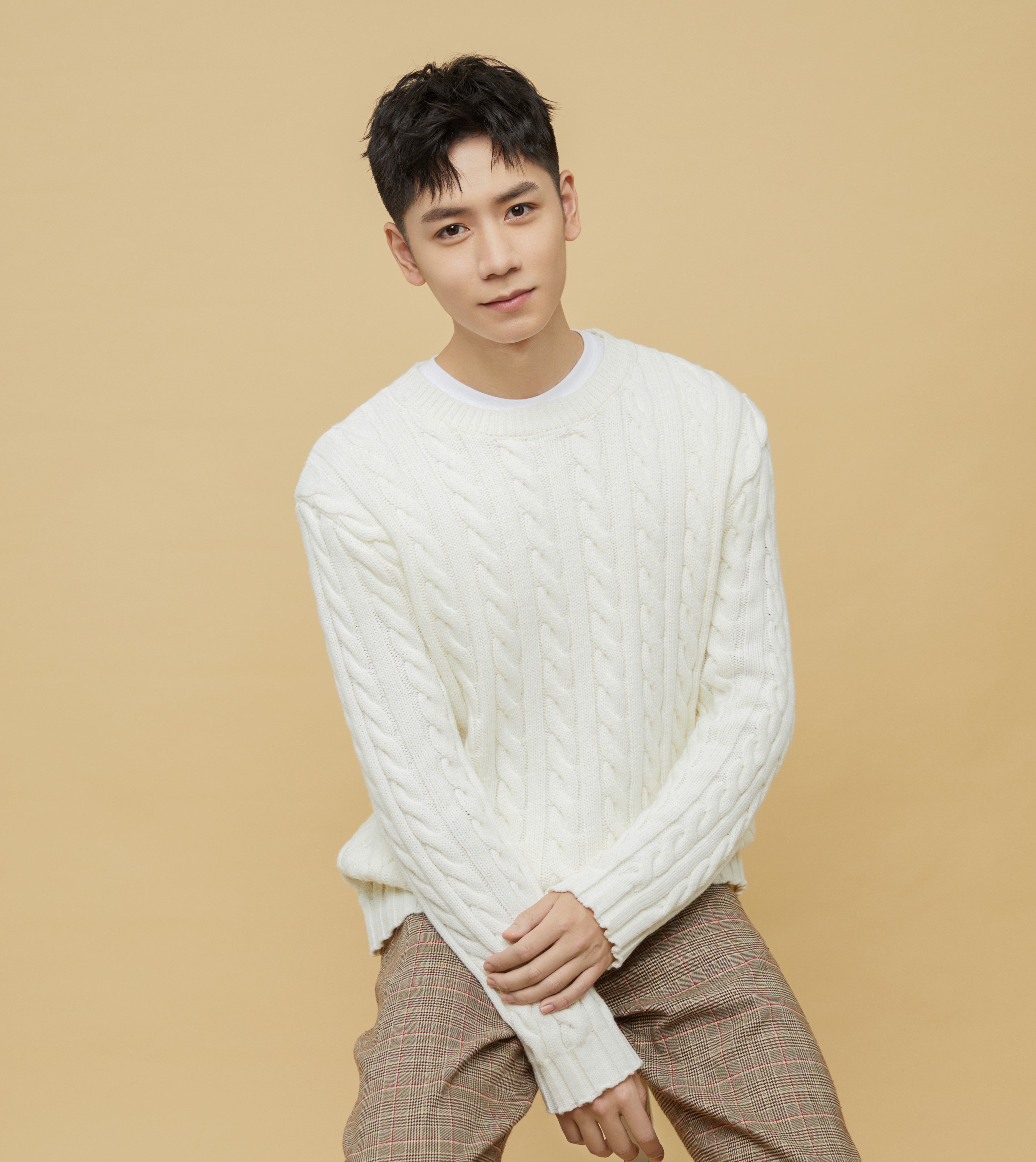  p>杨霖(james),原名杨太郎,1993年12月2日出生于浙江省杭州市,中国