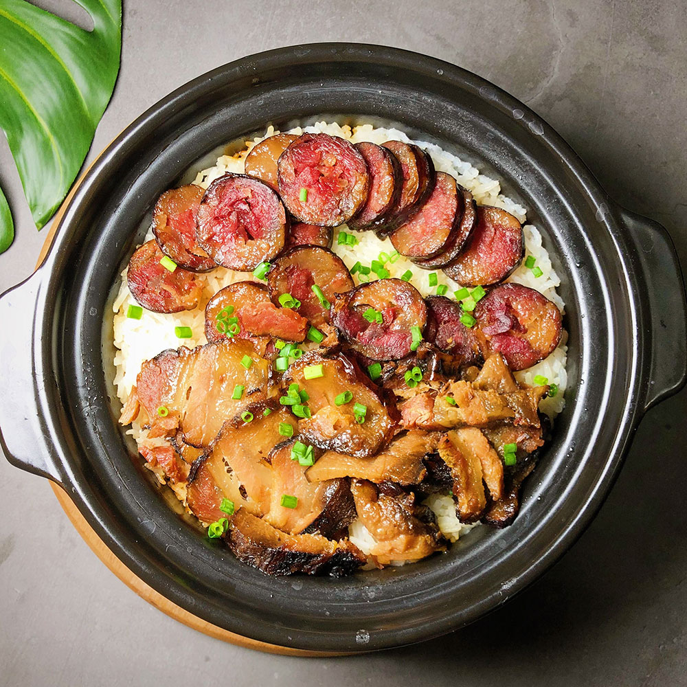  p>砂锅腊味蒸饭,主要原料是大米,主要营养成分是蛋白质 /p>