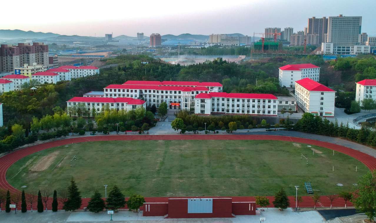 南召县现代中学