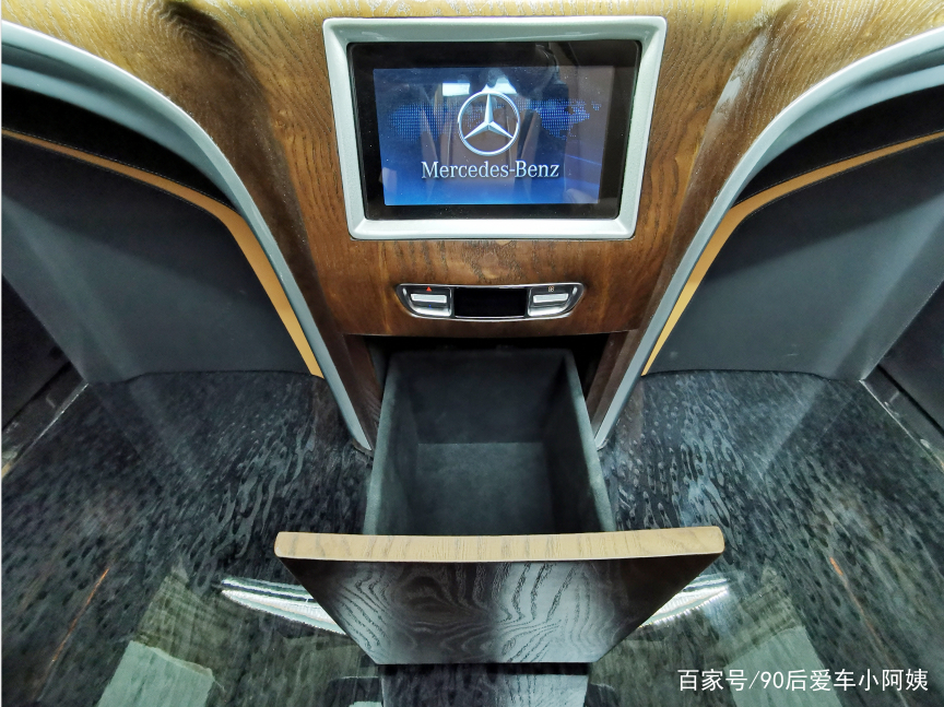 一台奔驰V级博雅版让你知道什么是从外观到内饰，由质感到精致_百科TA说