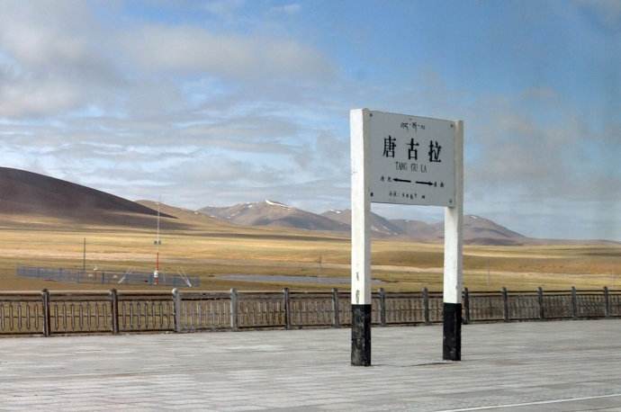  p>唐古拉站 i>(tanggula railway station) /i>,位于中国青海省