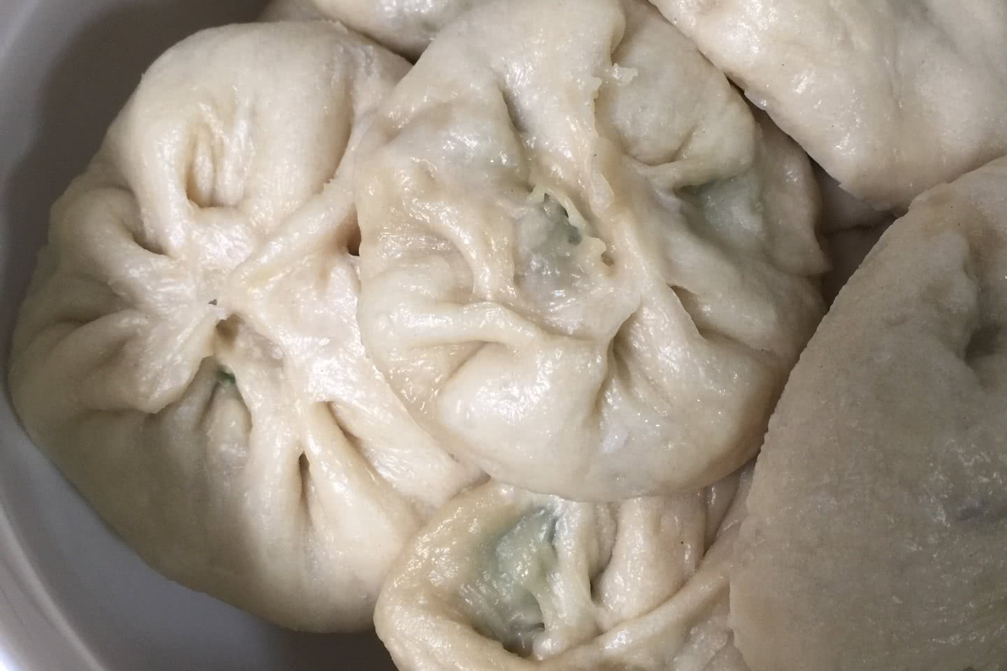 鱼包子是一道以羊脂,面,鱼肉等为主要食材制作的美食.