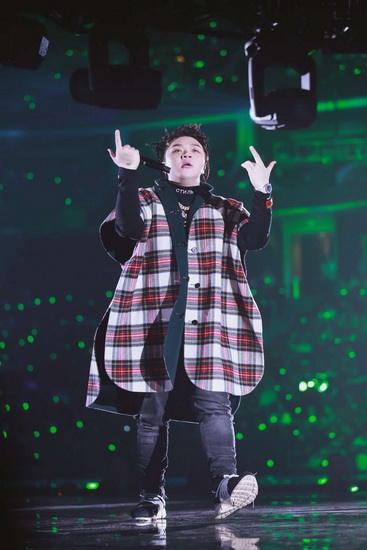  p>艾福杰尼(after journey),本名陈嘉申,1992年3月26日出生于新疆