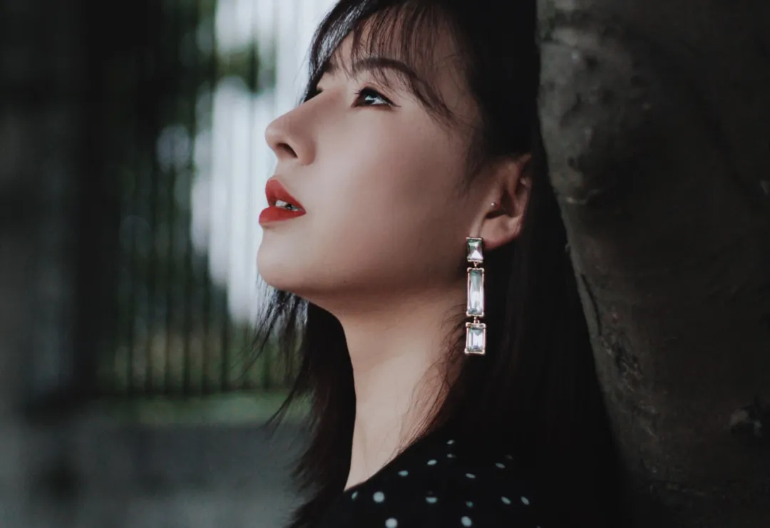 9亿人不发朋友圈：成年人的崩溃，是要藏起来的_百科TA说