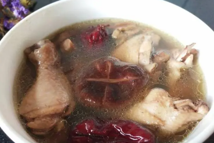 枣栗核桃炖鸡