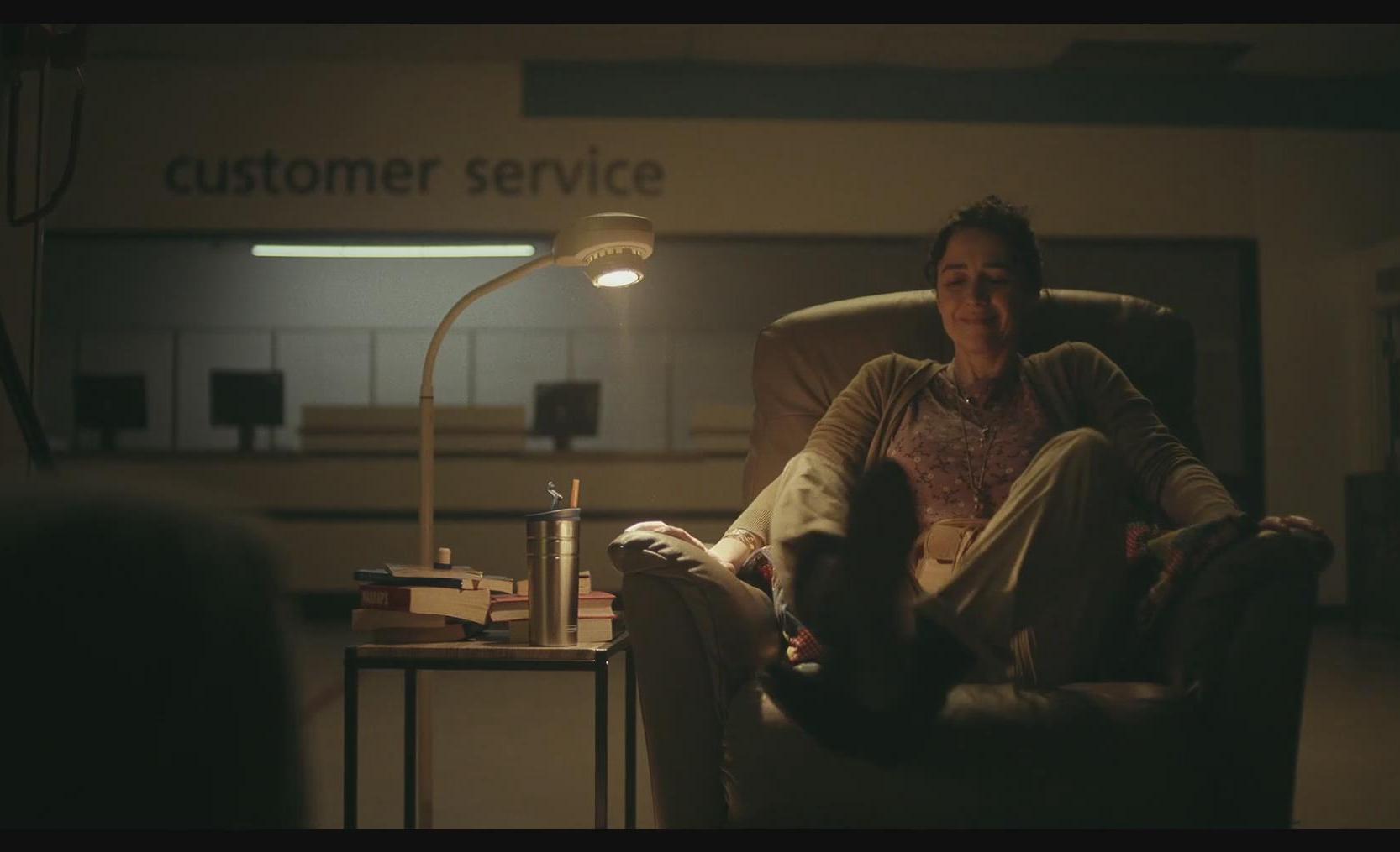 《第11号站》是由 a target="_blank" href="/item/麦肯兹·戴维斯