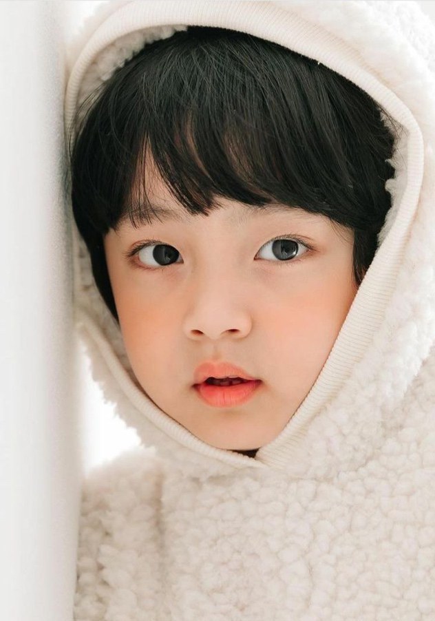  p data-id="2e8wai7m">徐宇真(         ),2015年7月13日出生于韩国