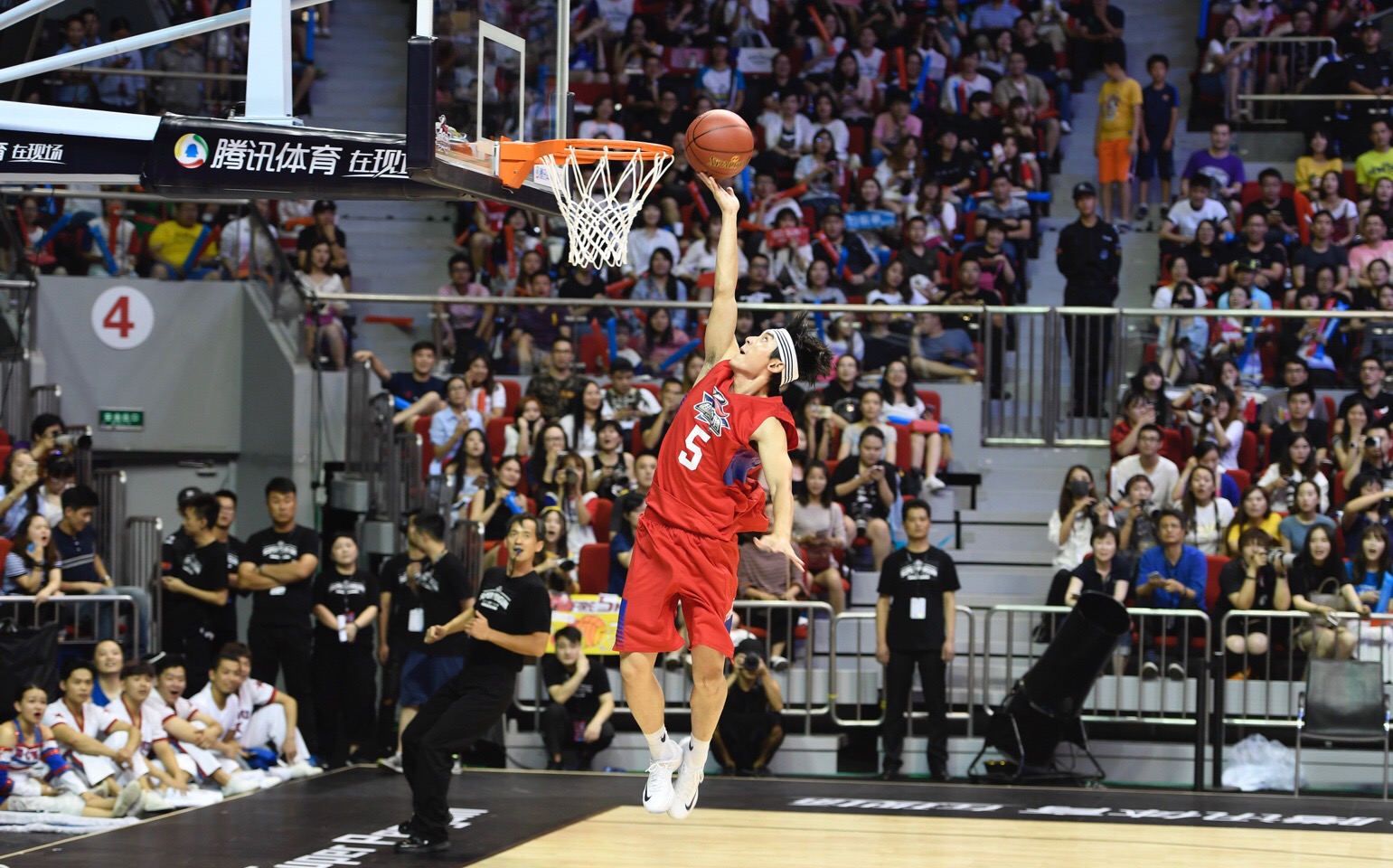  p>张哲瀚,1991年5月11日出生于江西省新余市,中国内地影视男演员