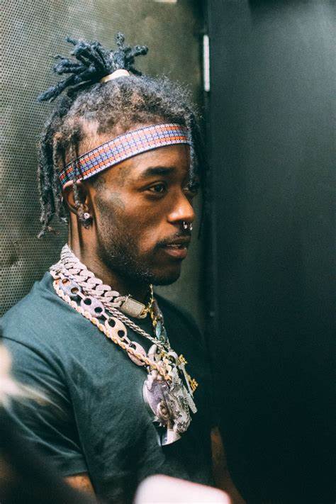  p>利尔·乌兹·弗特(lil uzi vert),1994年7月31日出生于美国宾夕法