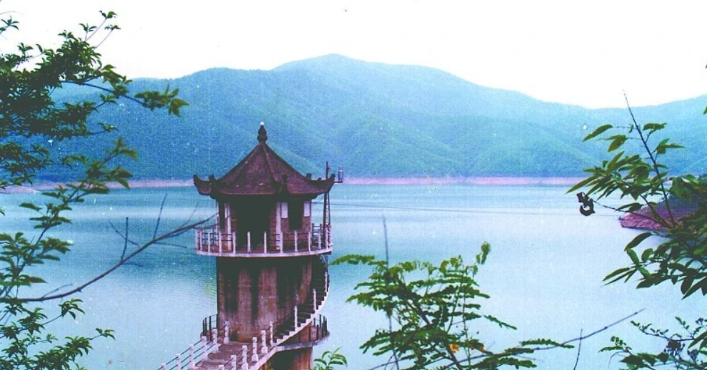  p>云台山水库,是中国湖北省襄阳市南漳县境内的一座水库,位于南漳县