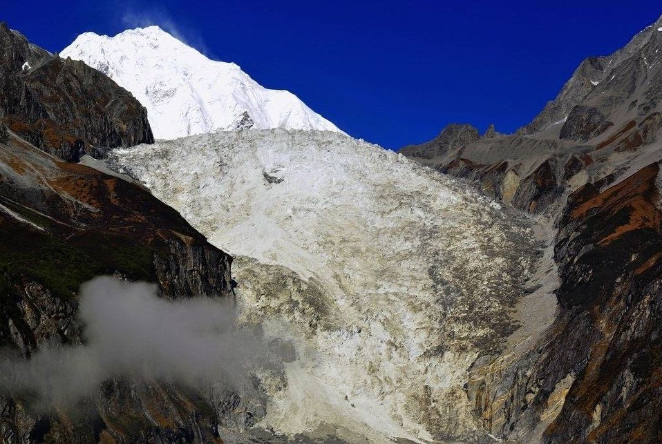 海螺沟角峰冰瀑