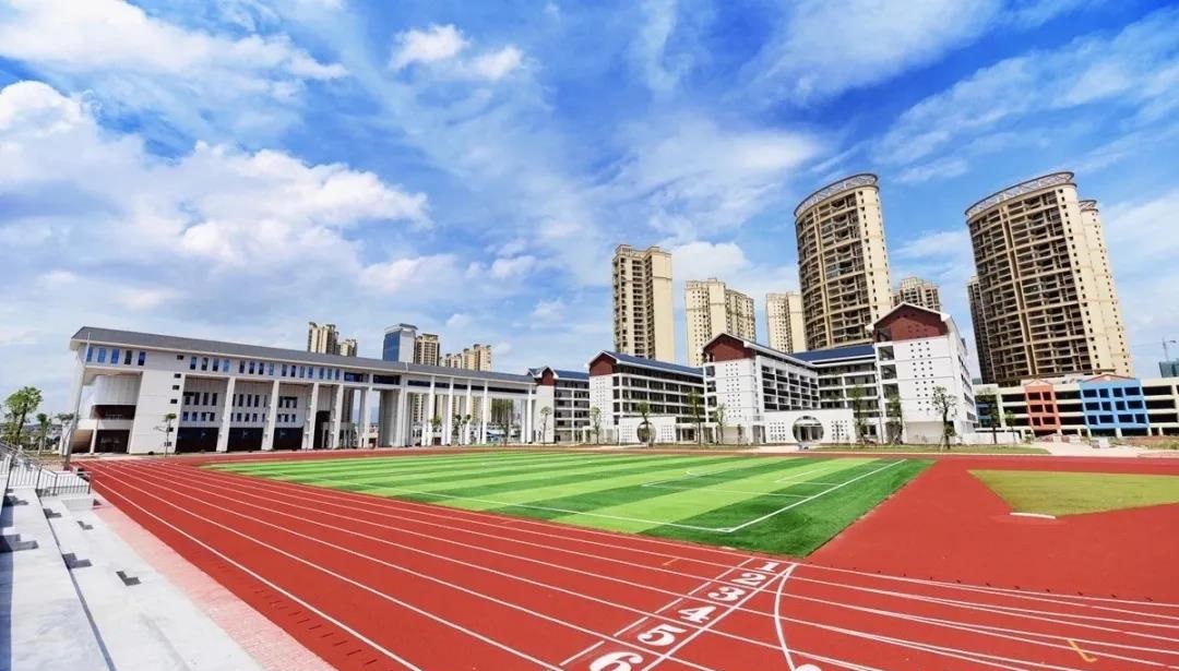  p>深圳中学河源实验学校,简称深河中学,是 a target="_blank" href="