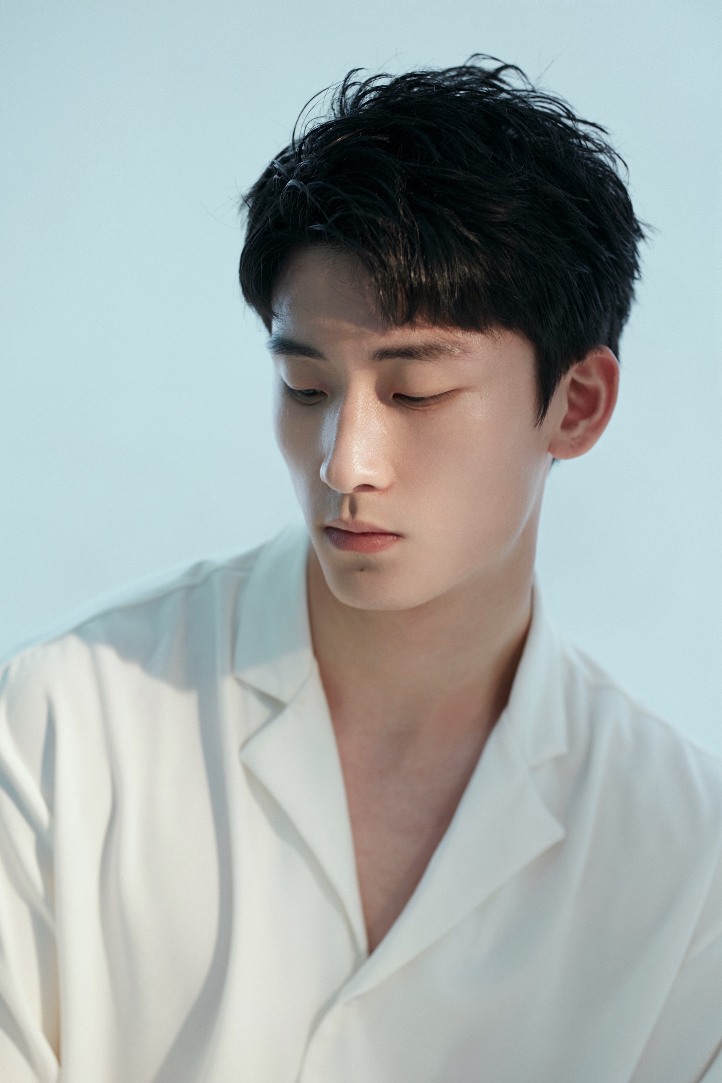  p>朱磊,中国内地影视男演员.2022年出演古装电视剧《星河长明》 /p>