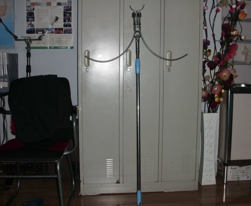  p>保安器材是指用于保安人员用于自卫的小型武器,用于制止犯罪分子