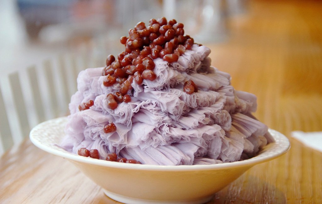  p data-id="gnbvdbdmny">绵绵冰是一种台湾小吃,特点是口感松化,它