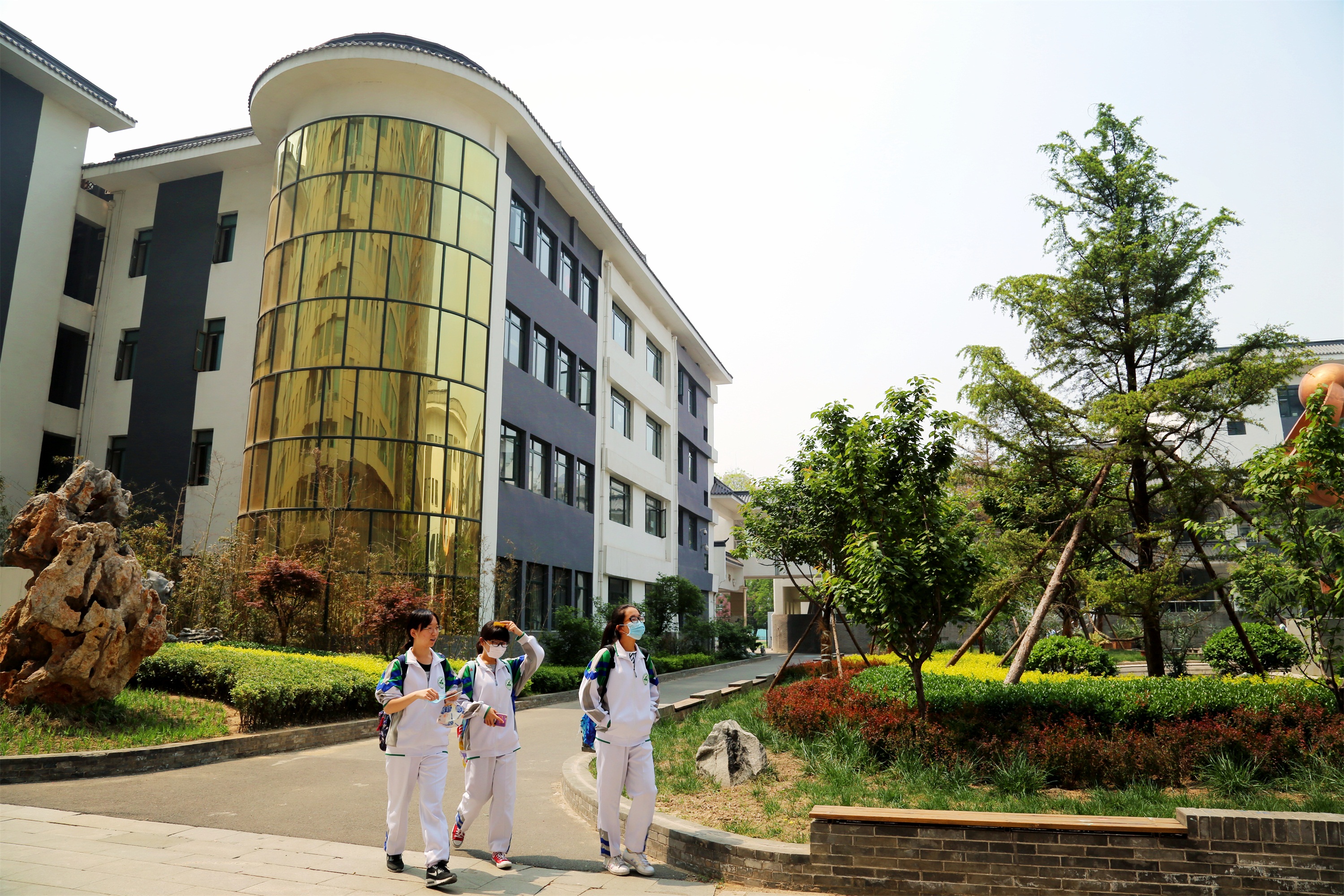  p> 北京市八一学校(beijing bayi high school),简称"八一学校",是一