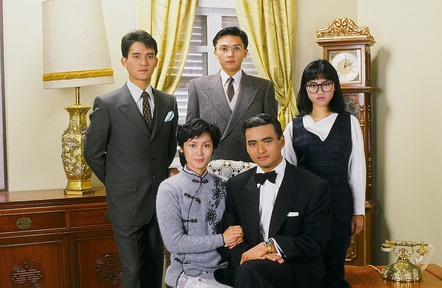  p>《大香港》是招振强监制,周润发,关礼杰等主演的电视剧,该剧描述四