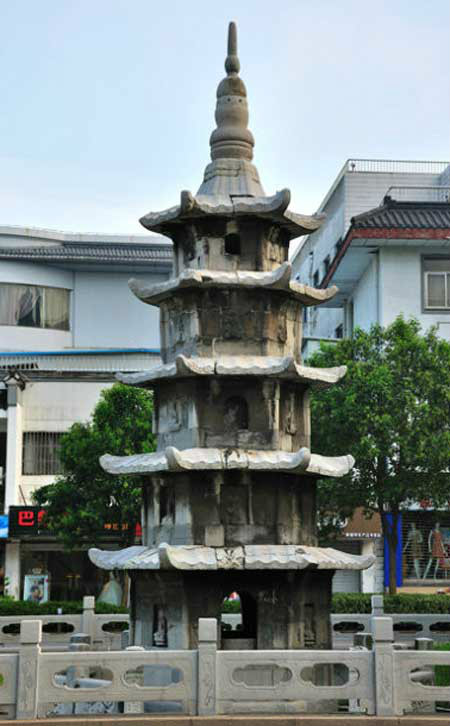 石塔寺原在扬州西门外,本晋代遗刹,名蒙因显庆禅院.