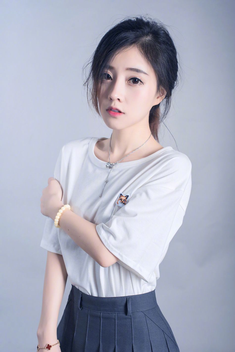  p>冯提莫,本名冯亚男,1991年12月19日出生于重庆市万州区,中国内地女