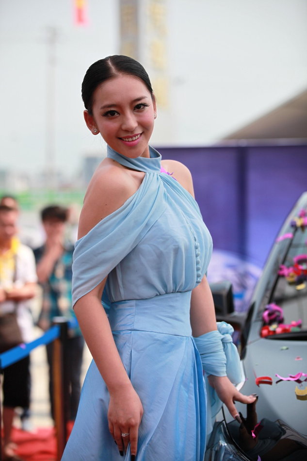  p>曹阳,1993年12月2日出生于湖北省荆州市,毕业于青岛大学,中国内地