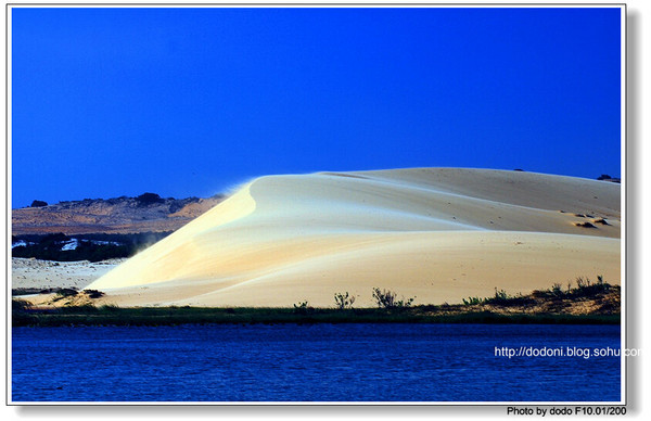  p data-id="gnwtqwf60t">中国白沙滩所以得名是因为细白如银的沙滩