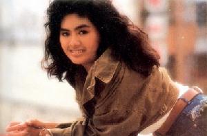 9xvo9">巴奈,卑南人与阿美人的混血儿,台湾角头音乐旗下的流浪女歌手