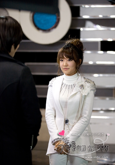  p>《想结婚的女人》是 a target="_blank" href="/item/金仁英