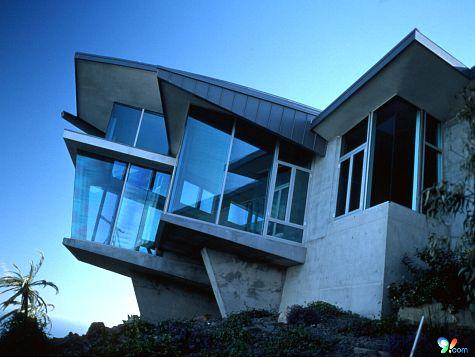  p>《玻璃屋的秘密》是2001年9月24日美国上映的惊悚类型电影,由