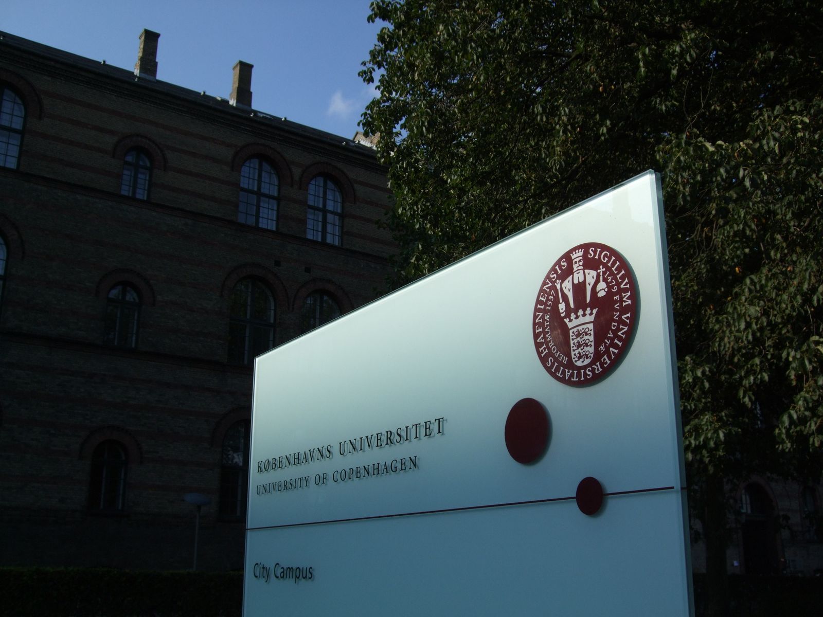 p>哥本哈根大学 (英文: university of copenhagen; 丹麦文: k