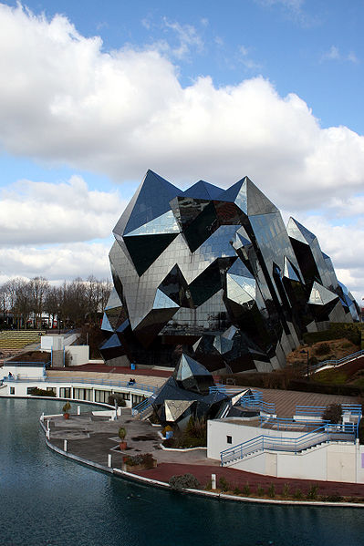  p>普瓦捷未来影视城(法语:futuroscope)是位于近郊10公里处的一座以