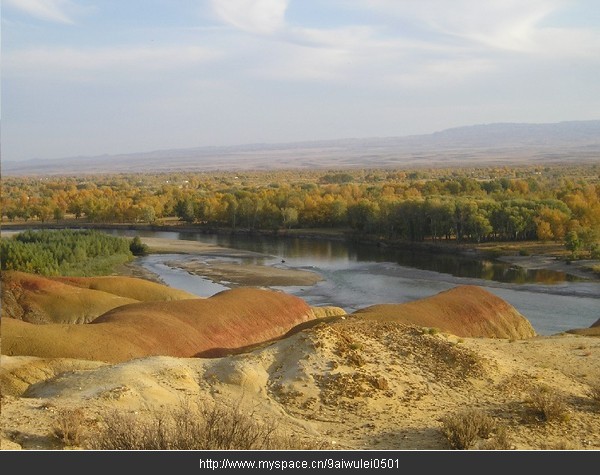 松树塘位于天山北麓,地跨哈密,巴里坤和伊吾的交界处,海拔1 800-3