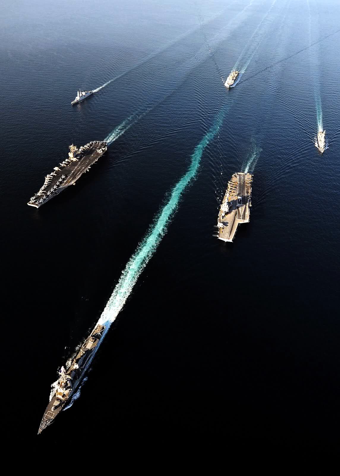  p> b>航空母舰 /b>,简称"航母",是一种以舰载机为主要作战武器的大型