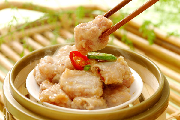  p>蒸排骨是一道家常菜肴,主要食材为 a target="_blank" href="/item