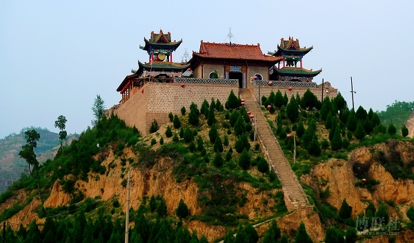 真武山(zhenwu decoction),别名北武当山,是山西吕梁市丛罗峪镇境内的