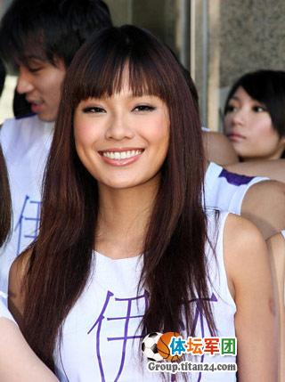 台湾知名女模特,从艺于伊林模特公司,有着"黑珍珠"之称