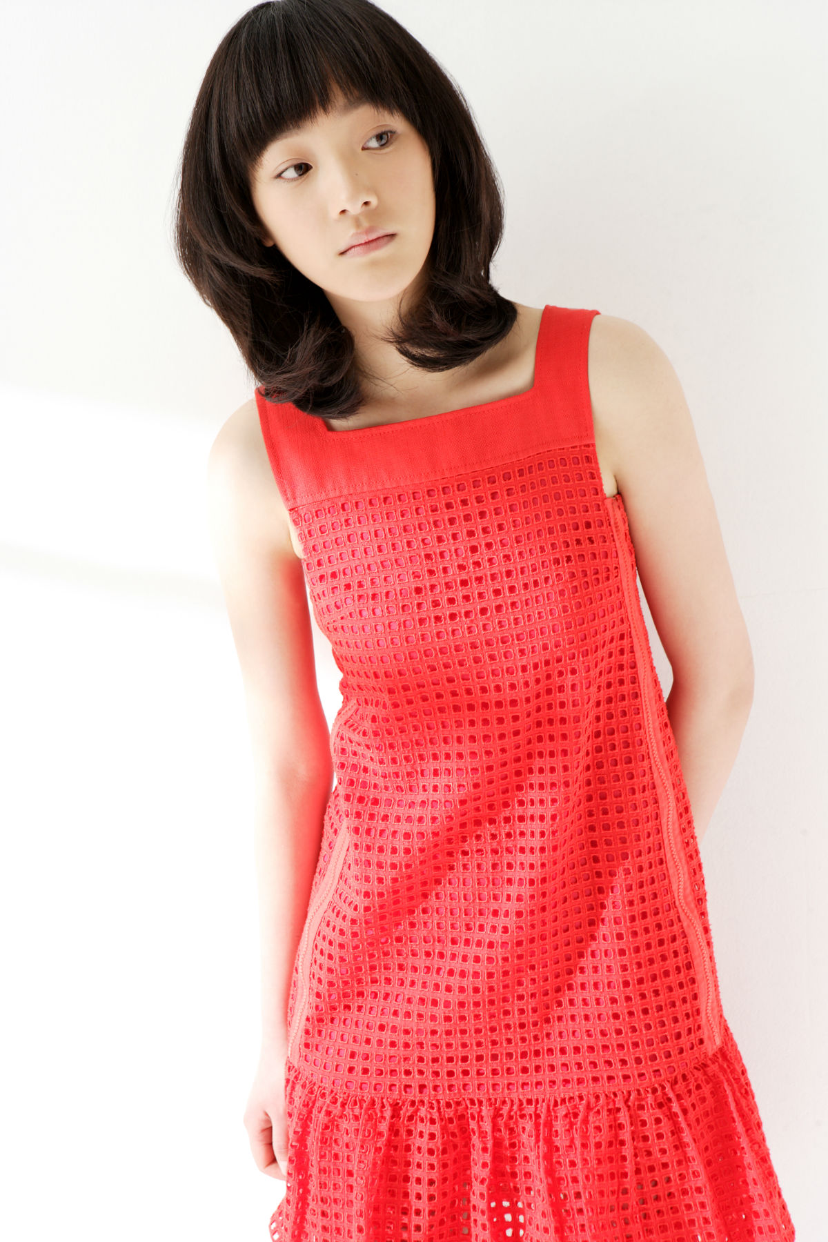  p>何杜娟,1990年4月1日出生于广东省河源市连平县,中国内地女演员