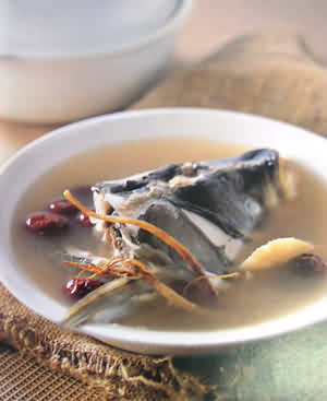 参须红枣炖鲈鱼