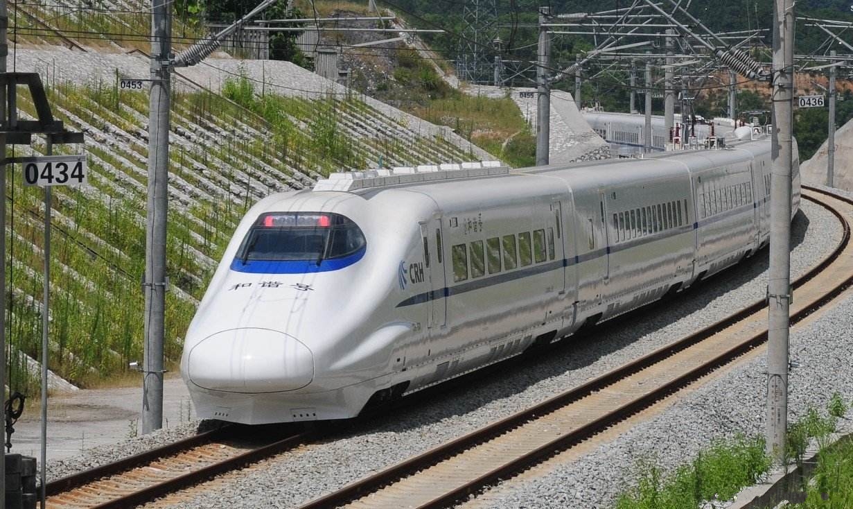 target="_blank" href="/item/动车组/127" data