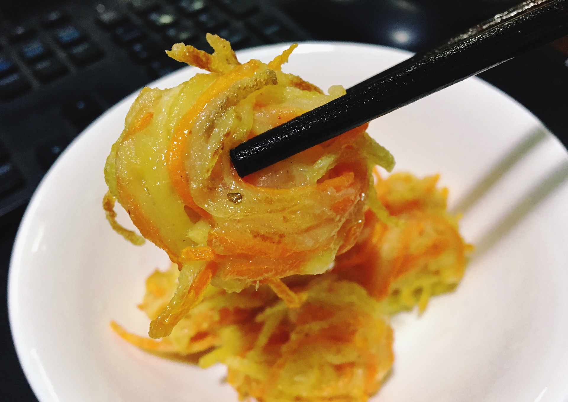  p>胡萝卜土豆饼是一道菜肴,主要食材是萝卜和土豆. /p>