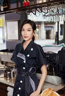 <p>杨恭如个人生活照