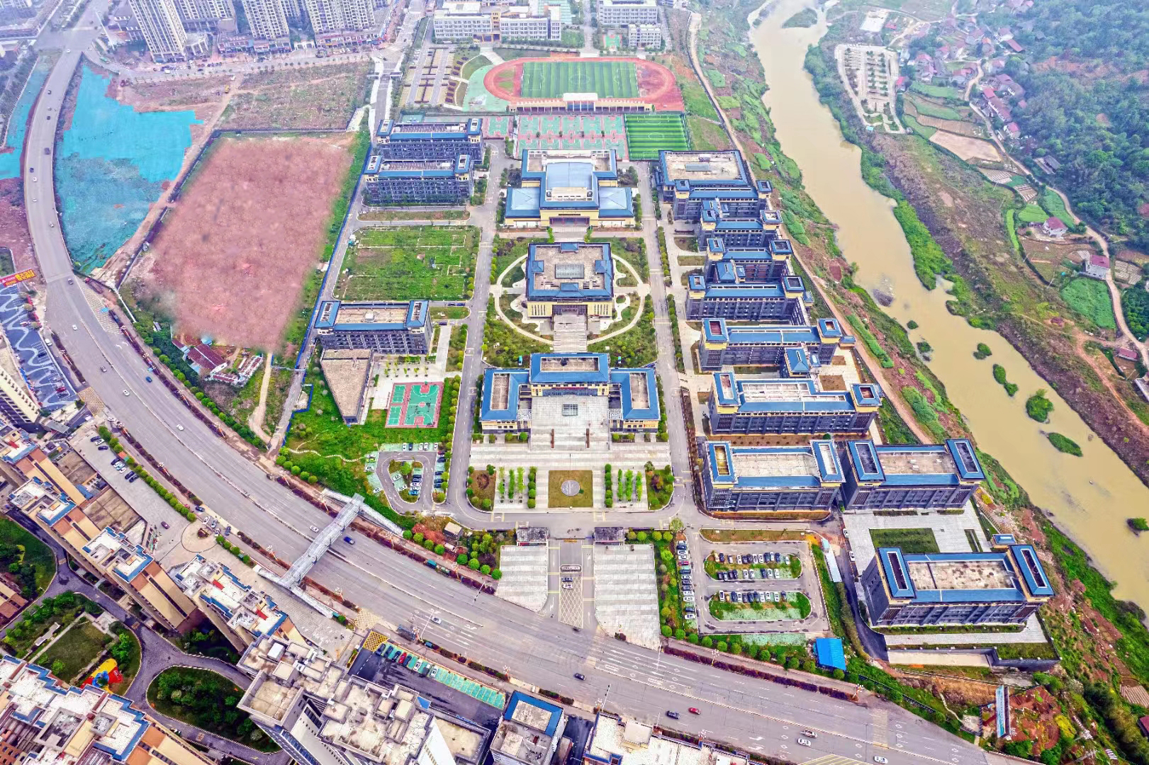  p data-id="gnazhlw49b">沅陵一中肇始于1901年,是一所有着丰厚文化