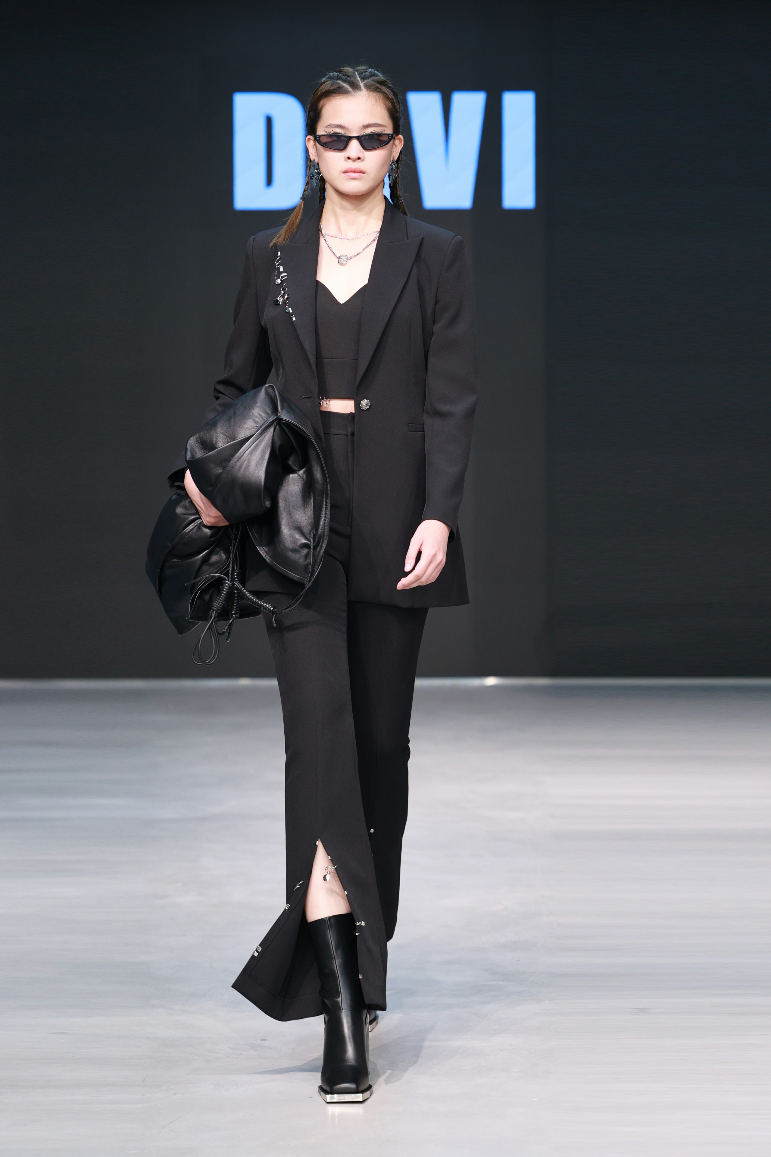 于2002年由知名服装设计师billdgvi在世界时装之都意大利创立. /p>