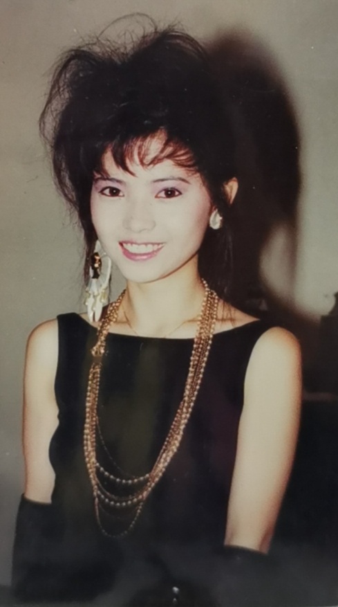 ezgji">20世纪90年代,九个年轻的女孩子先后信心满满地步入香港演艺圈