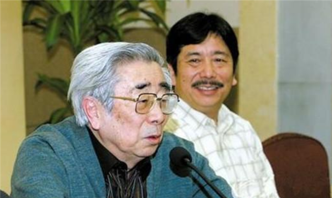 鲁迅长孙周令飞：曾到街上卖爆米花，晚年靠宣传祖父文学为生_百科TA说