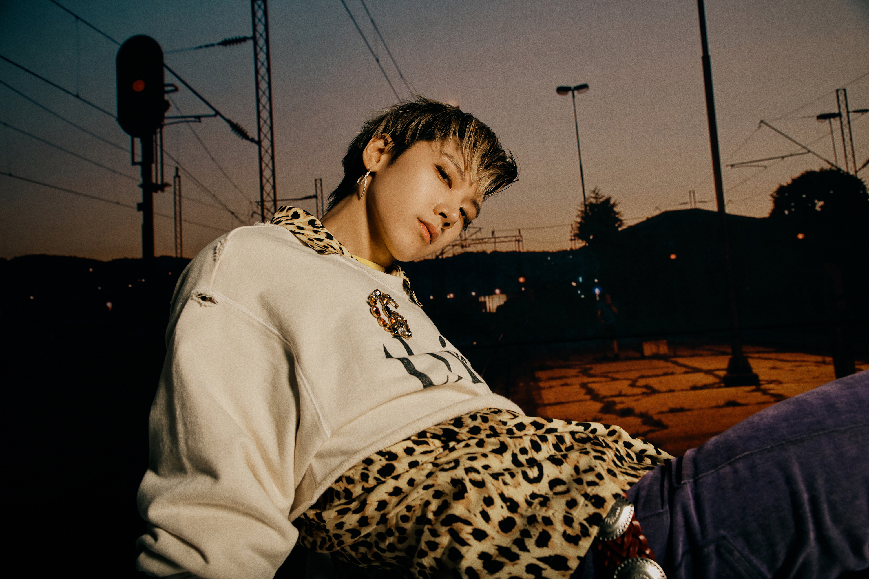  p>李永钦(ten),1996年2月27日出生于曼谷市,泰籍华裔男歌手,中国男子