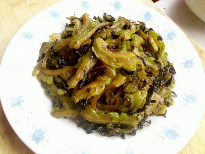 腌菜炒苦瓜