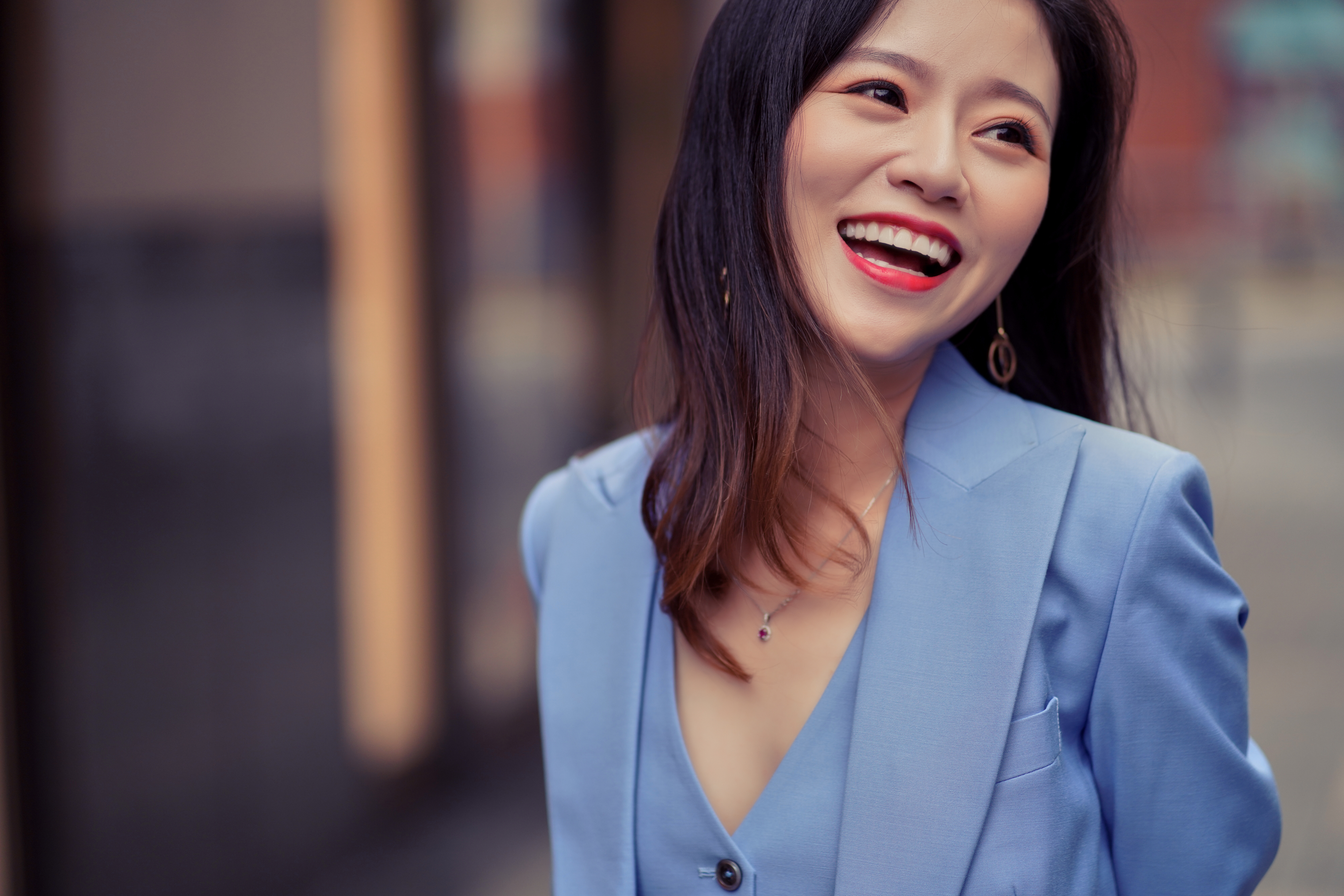 po"> span class="ref" data-ctrid="su6u217h1aht">少玲(全名王少玲