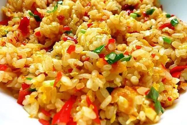  p>糟辣蛋炒饭是以米饭,鸡蛋为主料制作的菜品. /p>