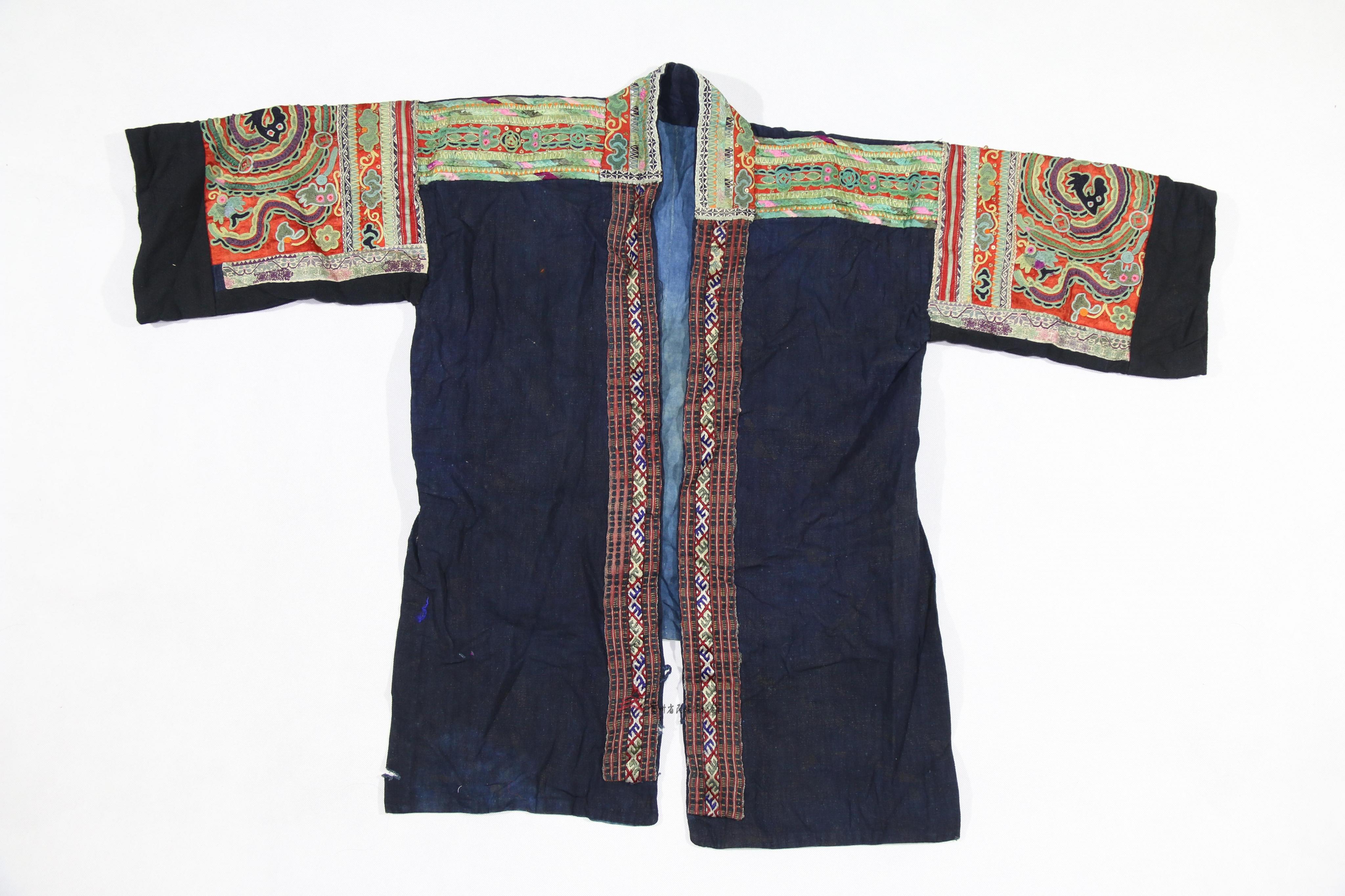 当代雷山苗族蓝布绉绣龙纹对襟衣