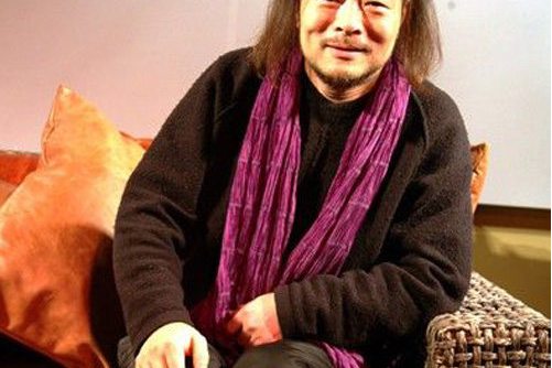  p>《尘鼓》一首纯粹的打击乐曲,选自何训田《波罗密多》专集. /p>